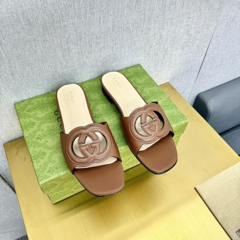 G*u*i slippers